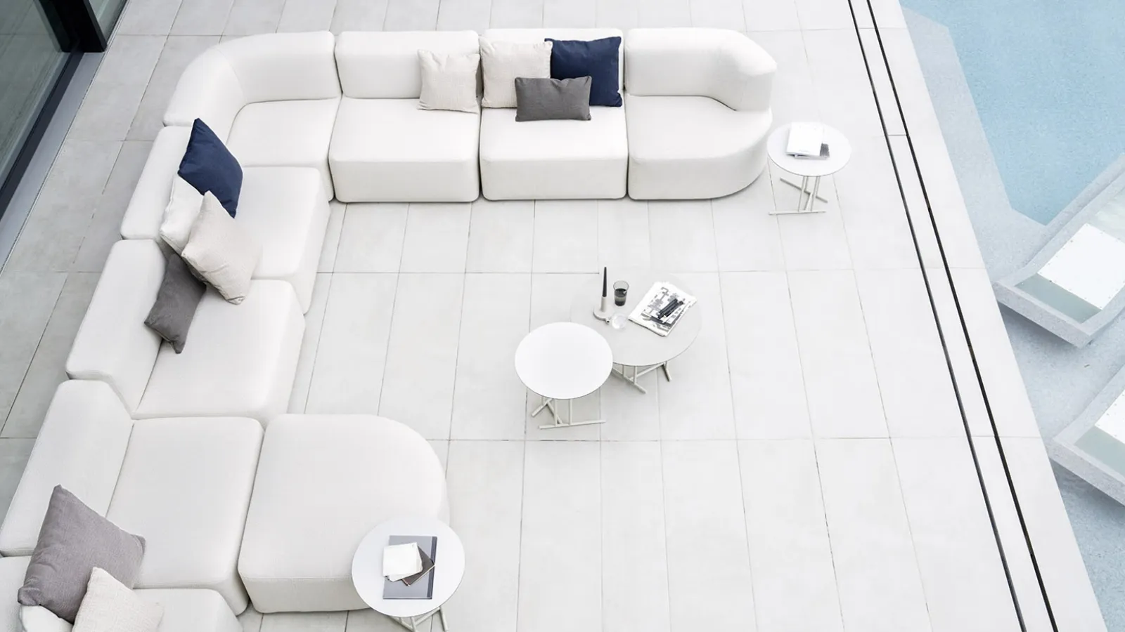 Belt HPL coffee table by Varaschin