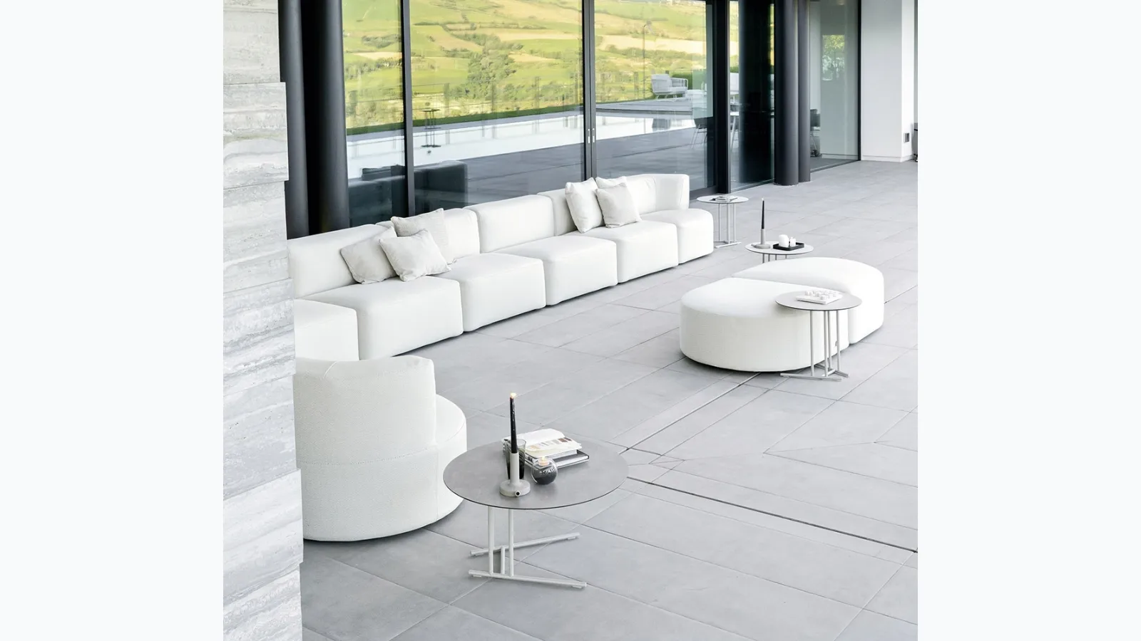 Belt coffee table in HPL by Varaschin