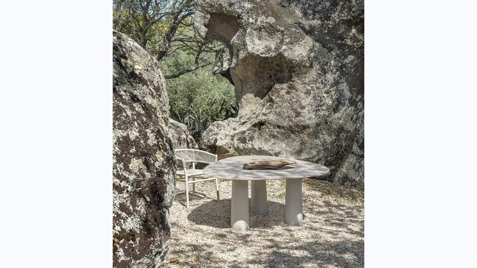 Triangular Bold table by Ethimo