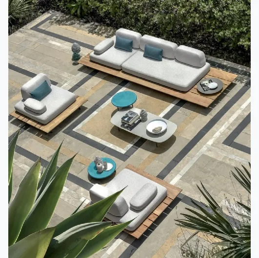 Outdoor Calipso lounge by Ethimo