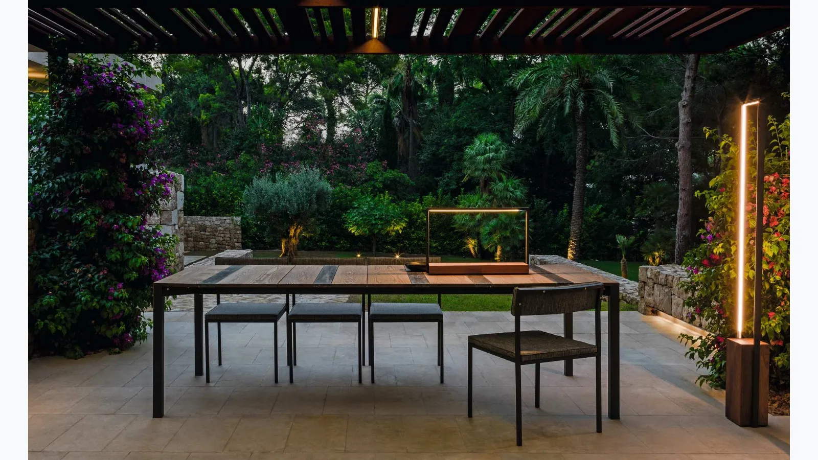 Table and Chairs Casilda by Talenti.