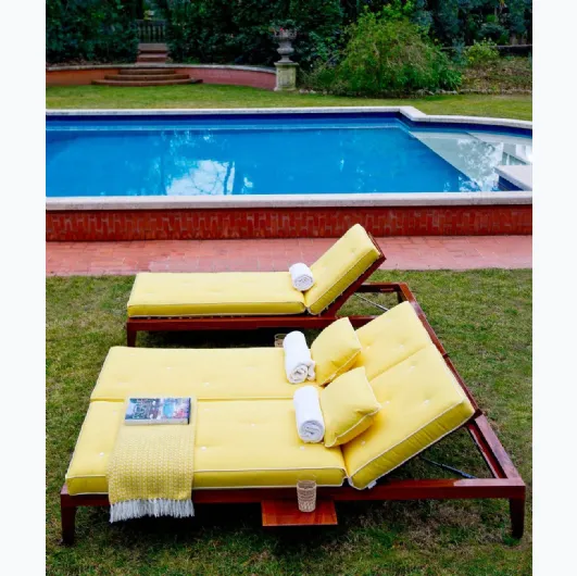 C'est la Vie mahogany wood sunbed with glossy finish and Unopiu fabric padding.