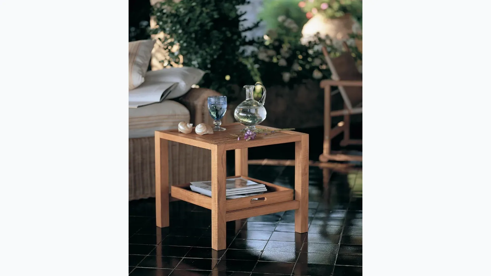 Chelsea coffee table by Unopiu