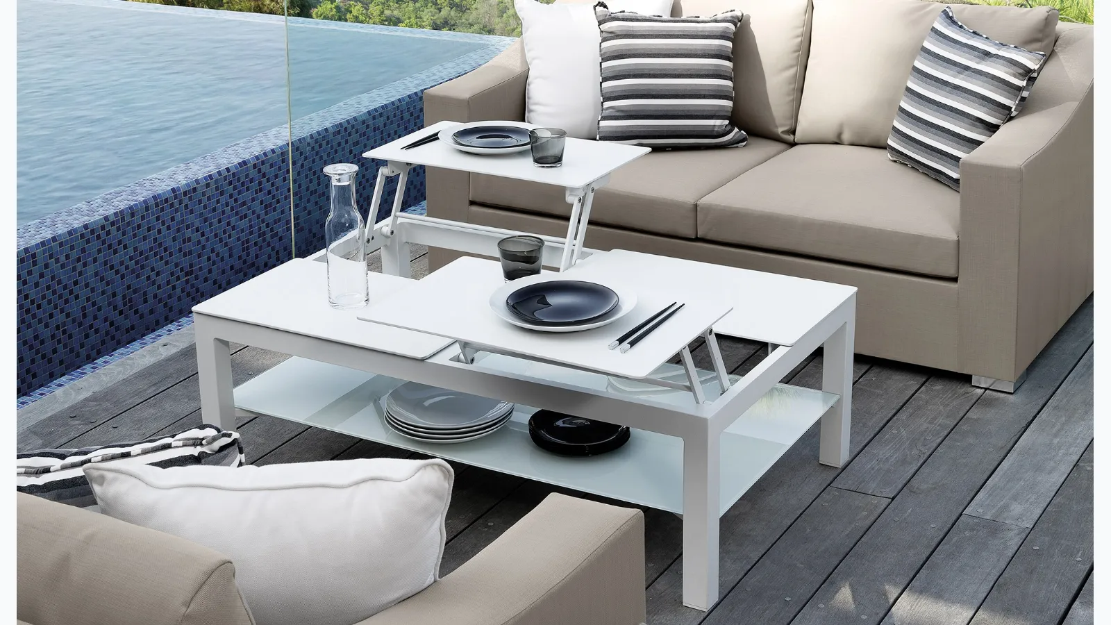 Chic coffee table in aluminum and glass by Talenti.