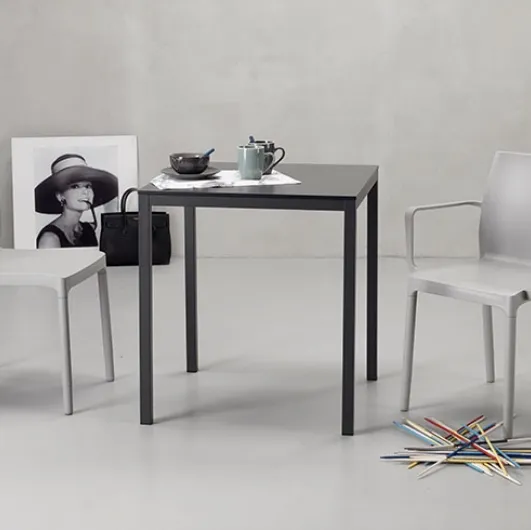 Stackable outdoor chair with or without arms Chloé Trend mon amour by Scab Design.
