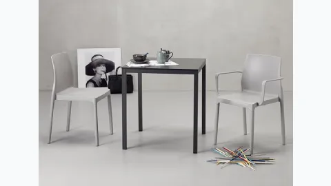 Stackable outdoor chair with or without arms Chloé Trend mon amour by Scab Design.