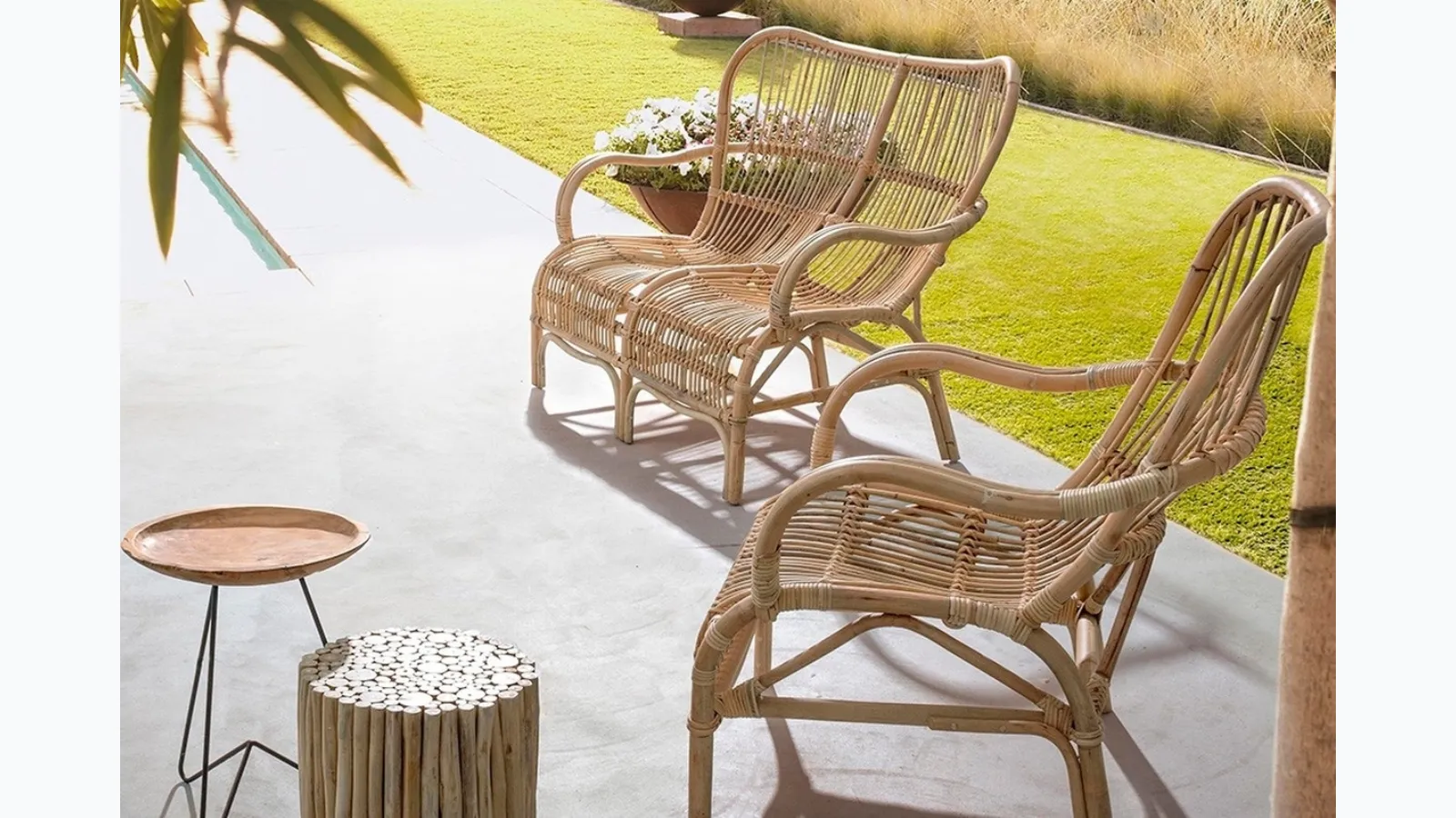 Clarita outdoor furniture by Bizzotto