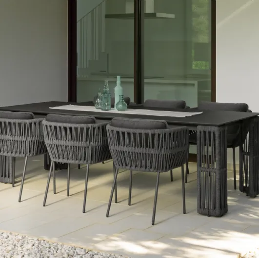 Cliff table and chairs by Talenti