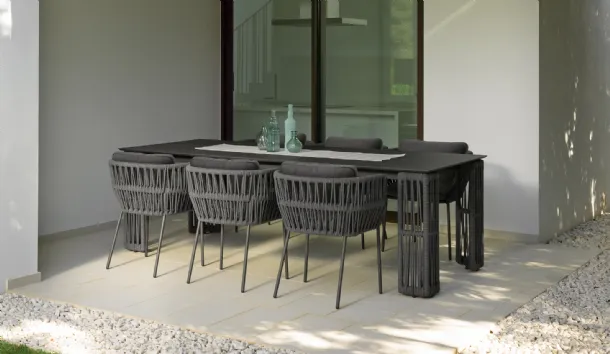 Cliff table and chairs by Talenti