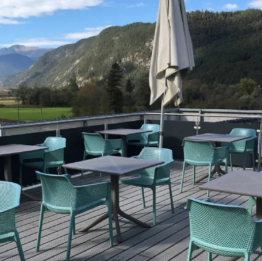 Square outdoor coffee table in polypropylene with a photo-engraved diamond pattern Clipx by Nardi.