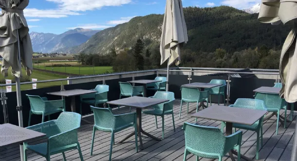 Square outdoor coffee table in polypropylene with a photo-engraved diamond pattern Clipx by Nardi.