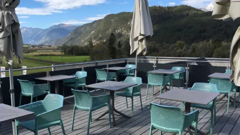 Square outdoor coffee table in polypropylene with a photo-engraved diamond pattern Clipx by Nardi.