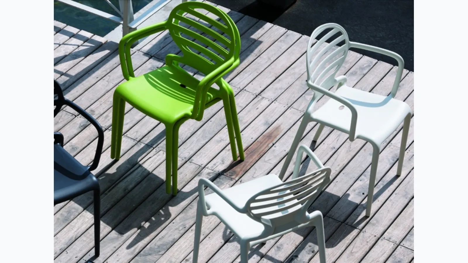 Stackable garden chair in reinforced polypropylene Cokka by Scab Design.