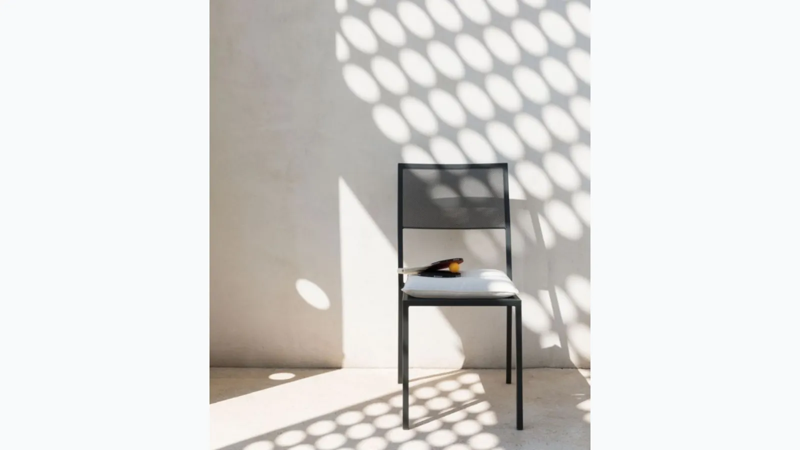 Conrad iron chair by Unopiu