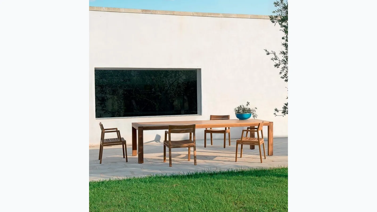 Costes table by Ethimo