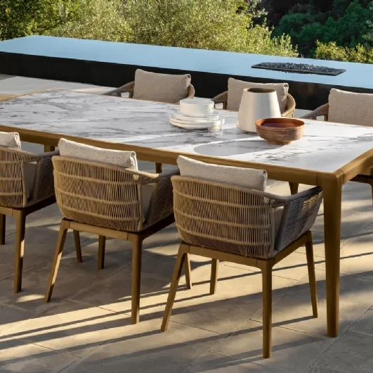 Table in stoneware and wood and chairs in wood and Cruise Teak fabric by Talenti.