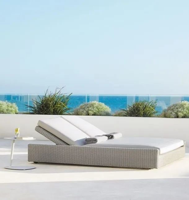 Sun lounger in Etwick Cube fiber by Ethimo.