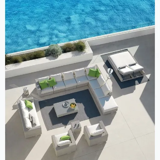 Outdoor lounge area in Etwick Cube fiber by Ethimo.