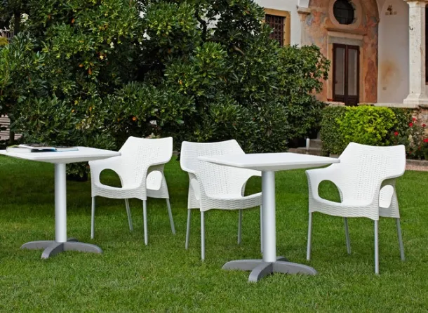 Dodo coffee table in technopolymer by Scab Design.