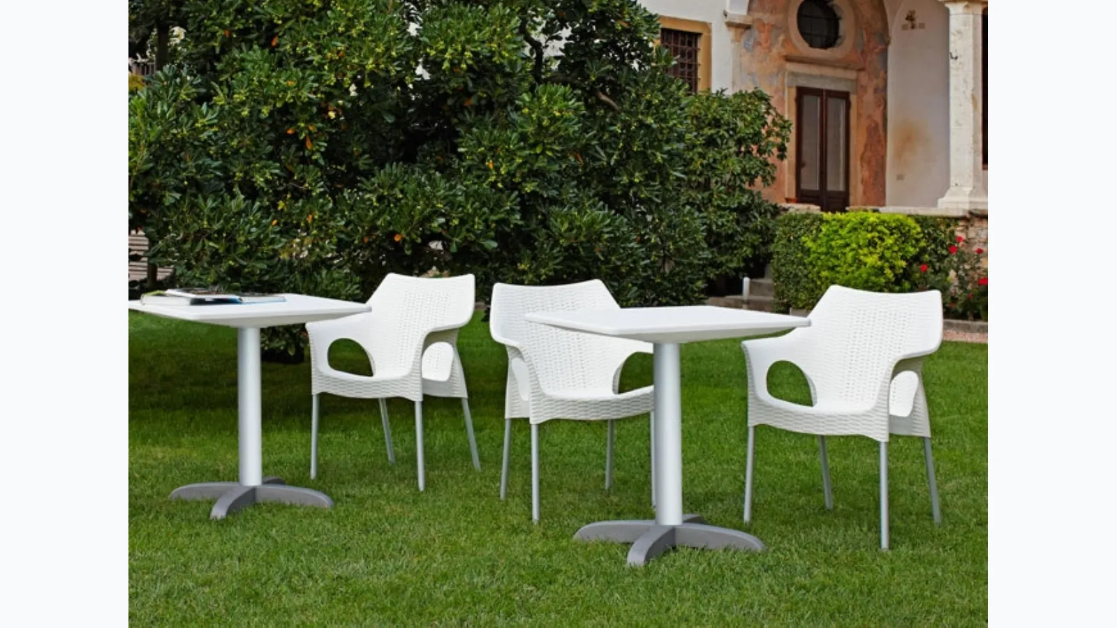 Dodo coffee table in technopolymer by Scab Design.