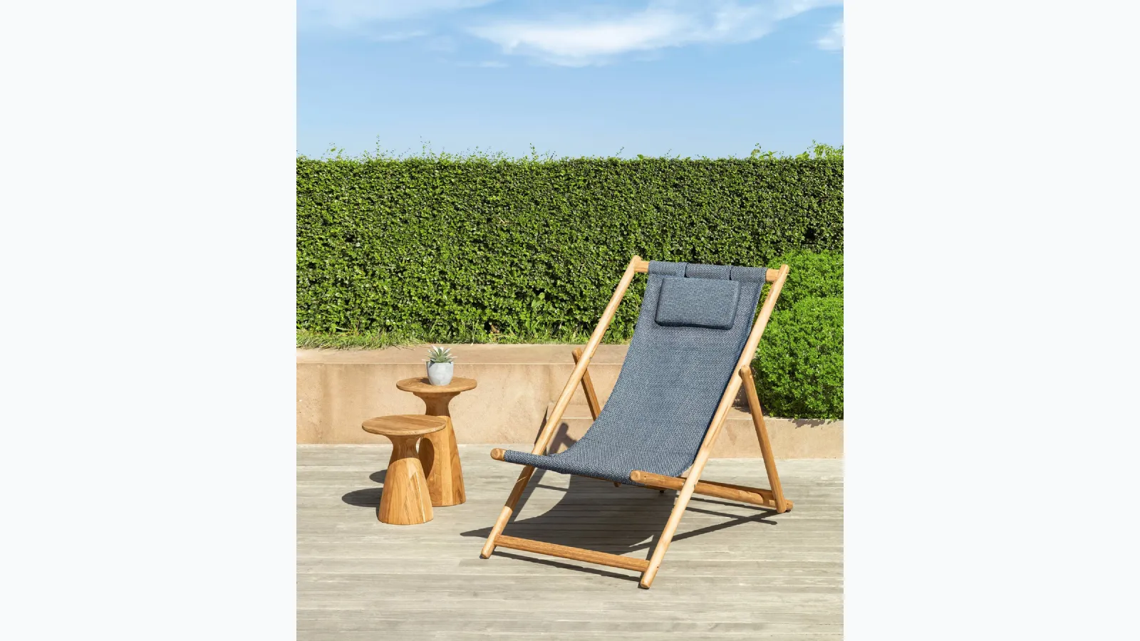 Dolcevita deck chair by Tal