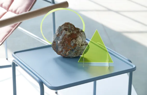 Square coffee table in blue painted metal Dress Code by Scab Design.