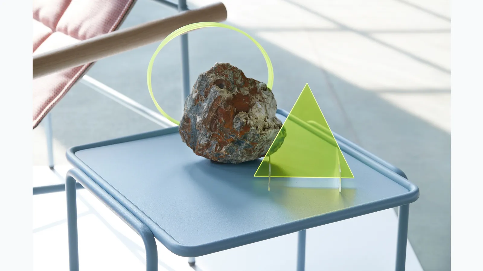 Square coffee table in blue painted metal Dress Code by Scab Design.