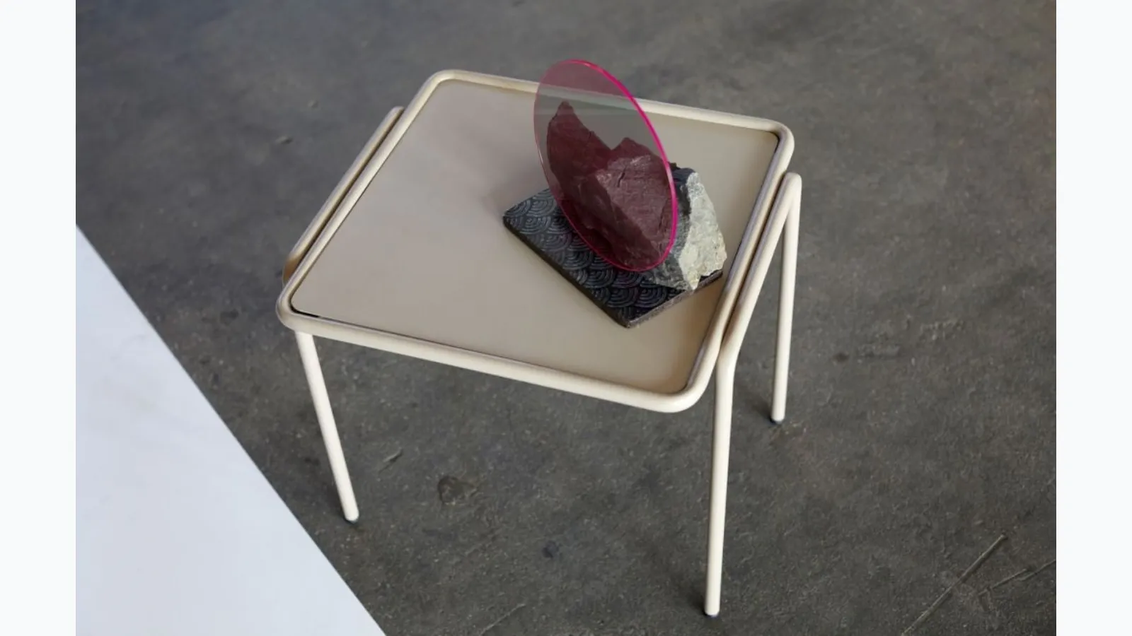 Square coffee table in blue painted metal Dress Code by Scab Design.