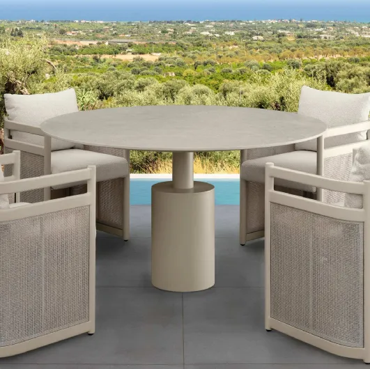 Table in stoneware and Edwin Alu aluminum chairs by Talenti.