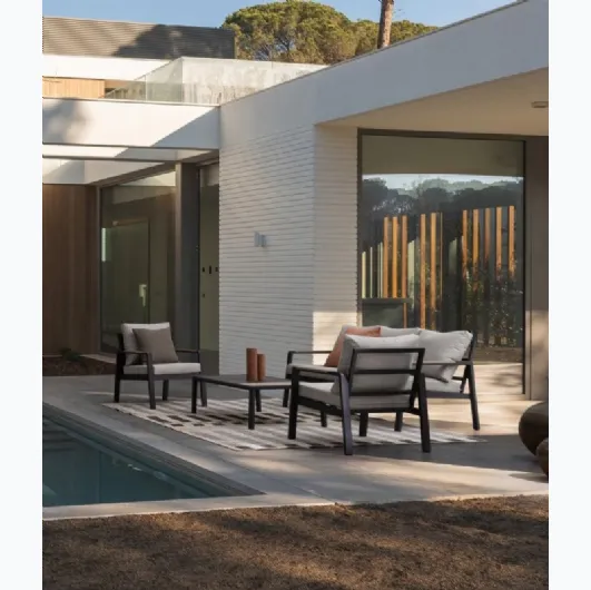 Elna outdoor furniture in aluminum and Bizzotto fabric.