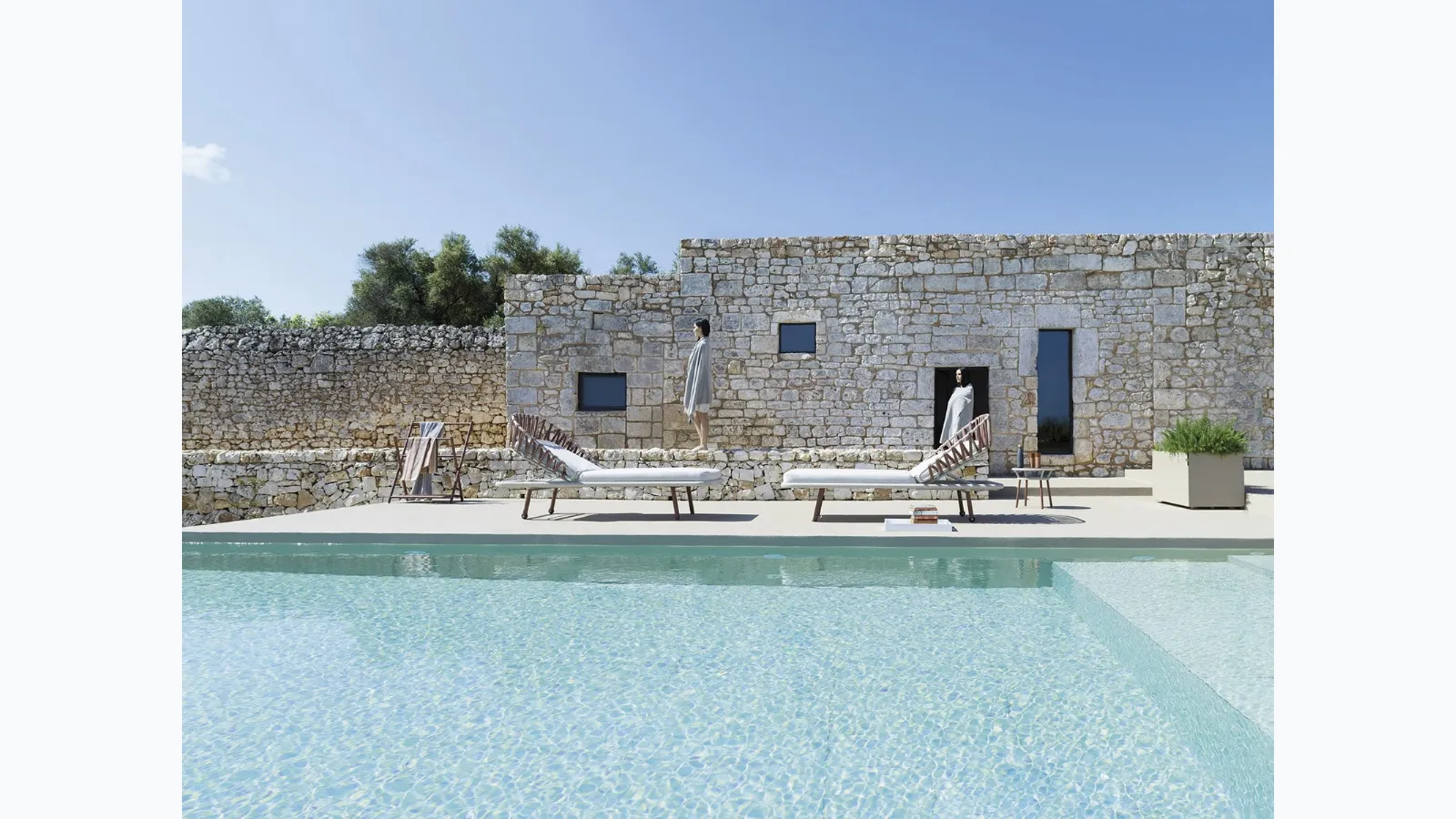 Emma Cross fabric sunbed by Varaschin