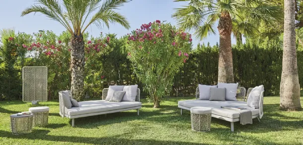 Emma Daybed Compact sofa in woven Varaschin fiber.