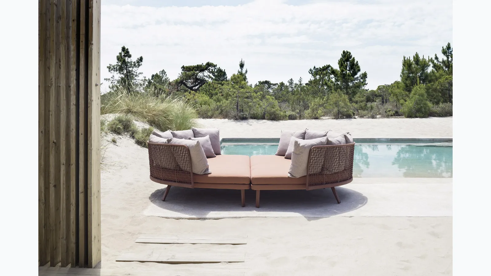 Emma Daybed Compact sofa in woven fiber by Varaschin