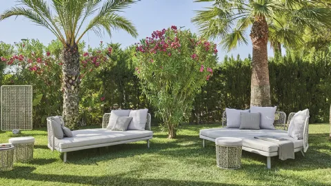 Emma Daybed Compact sofa in woven Varaschin fiber.