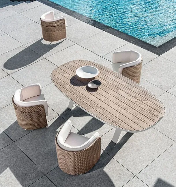 Esedra table by Ethimo