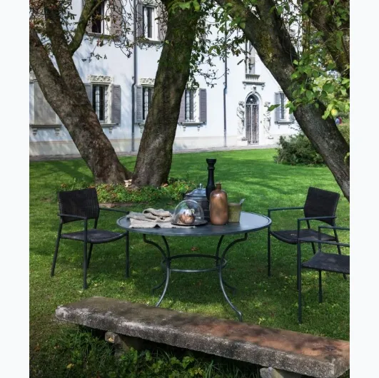 Unopiù's synthetic fiber and metal Experience chair.