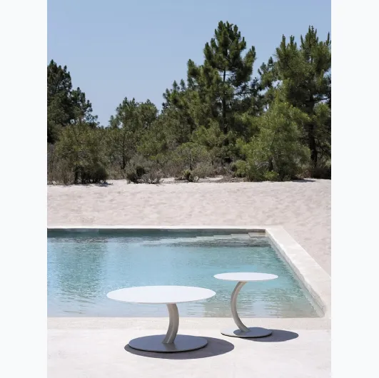 Flexion steel coffee table by Varaschin.