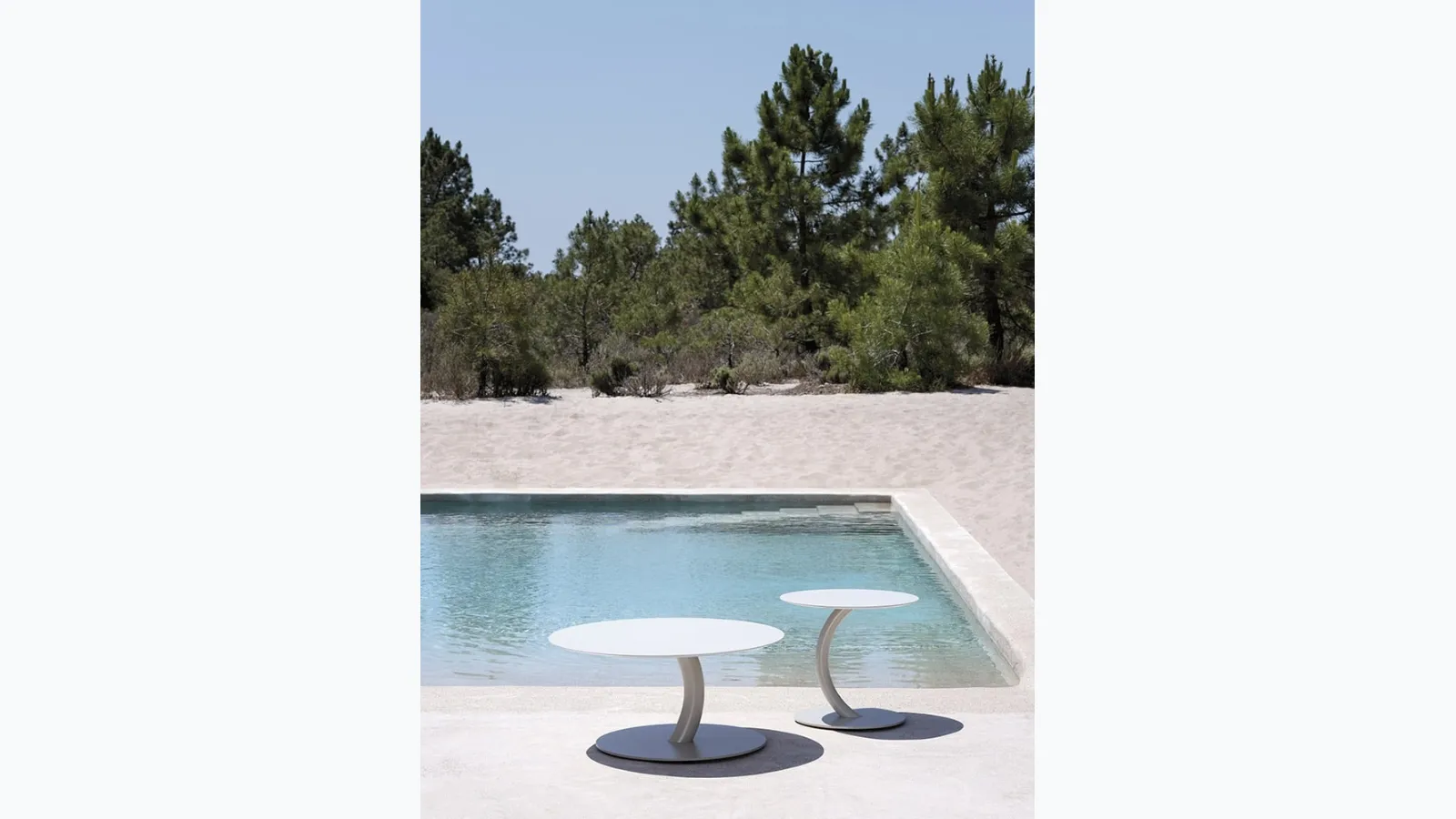 Flexion steel coffee table by Varaschin.