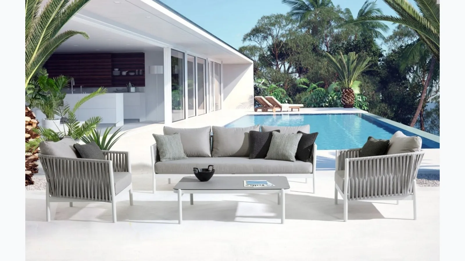Florence outdoor furniture in rope, aluminum, and Bizzotto fabric.