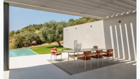 Table in stoneware and Chairs in wood and Flow fabric by Talenti.