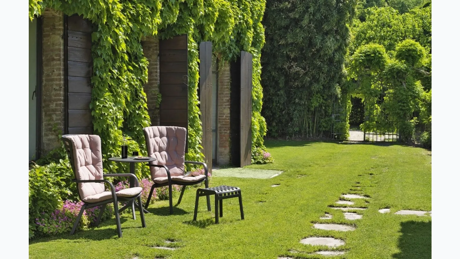 Outdoor armchair Folio by Nardi.