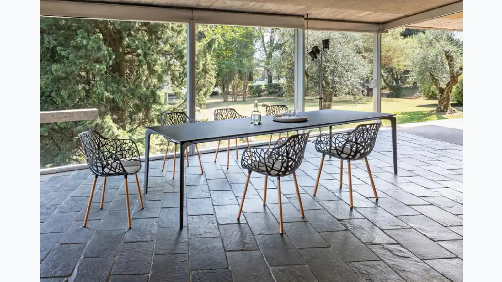 Forest painted aluminum chair by Fast.