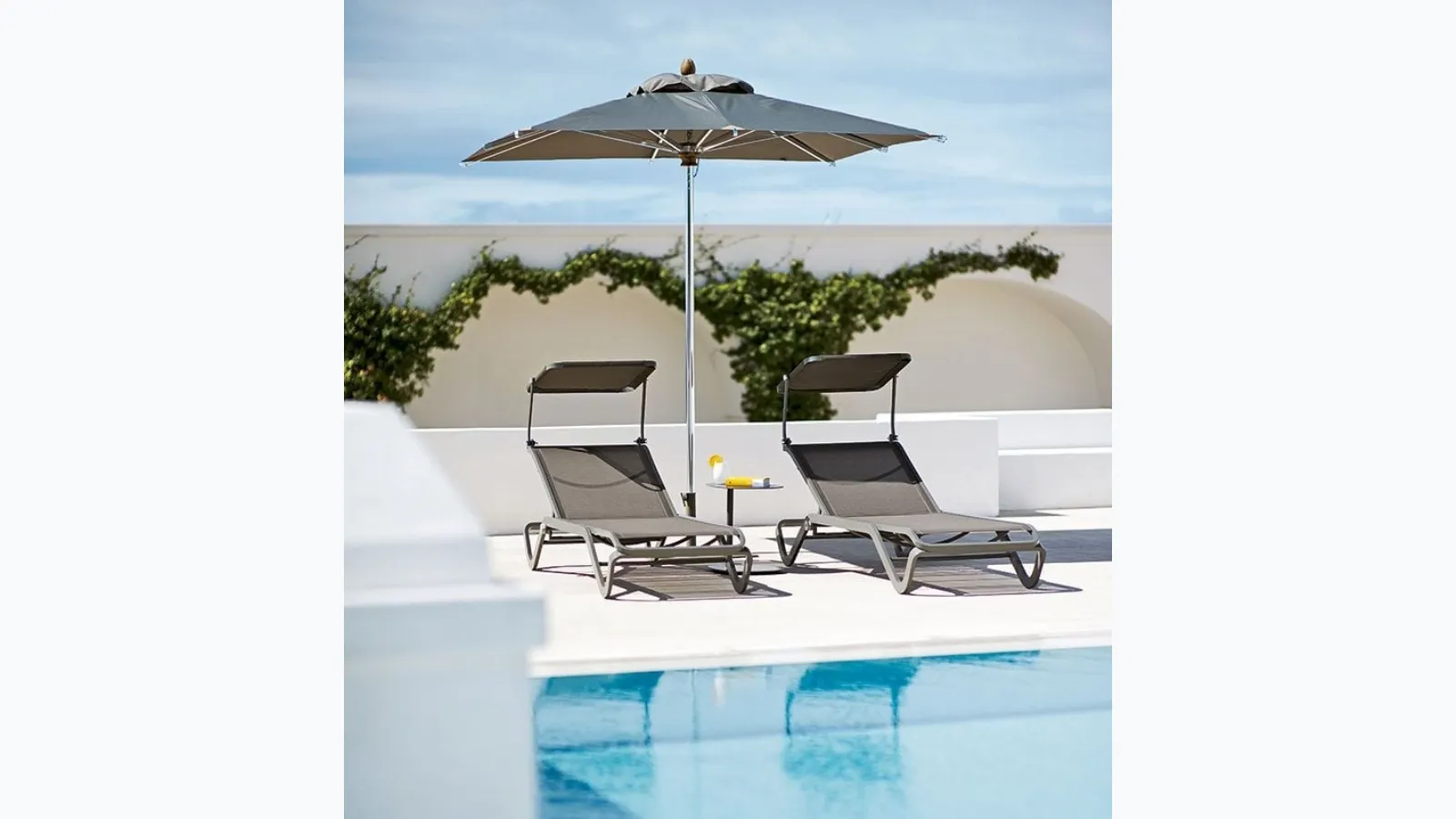 Ethimo's Free parasol