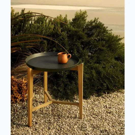 Fresbee coffee table in aluminum and teak by Unopiu.