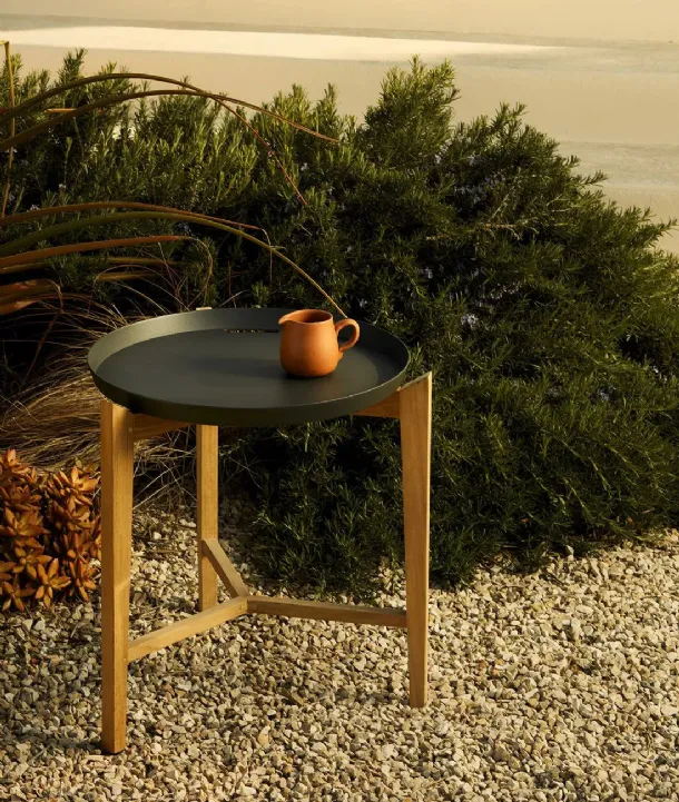 Fresbee coffee table in aluminum and teak by Unopiu.