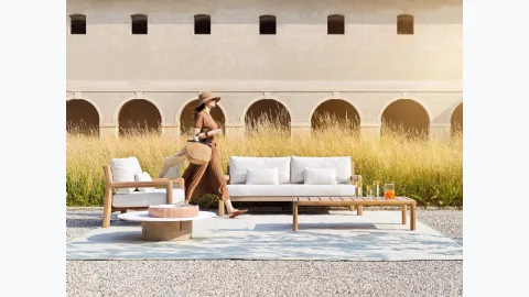 Gianna outdoor lounge in wood and Varaschin fabric