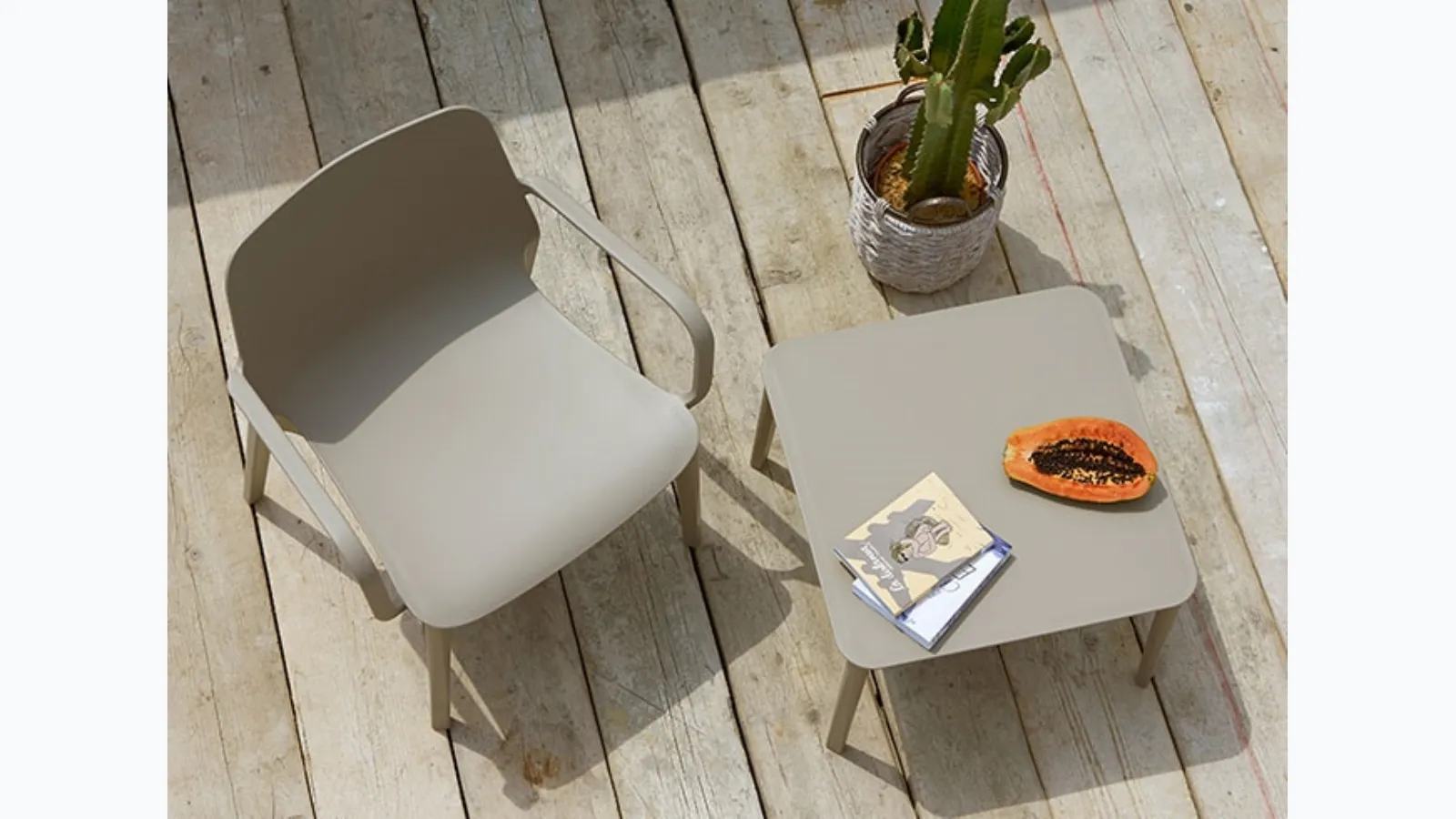 Stackable Geneva lounge chair by Scab Design