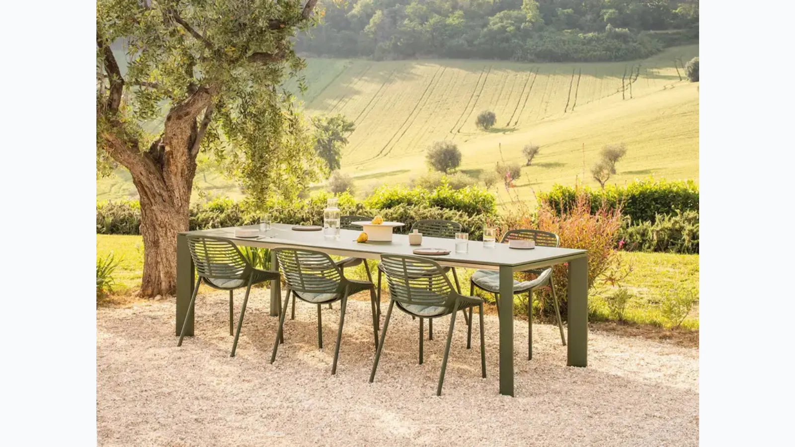 Rectangular extendable table in painted aluminum Grande Arche by Fast.