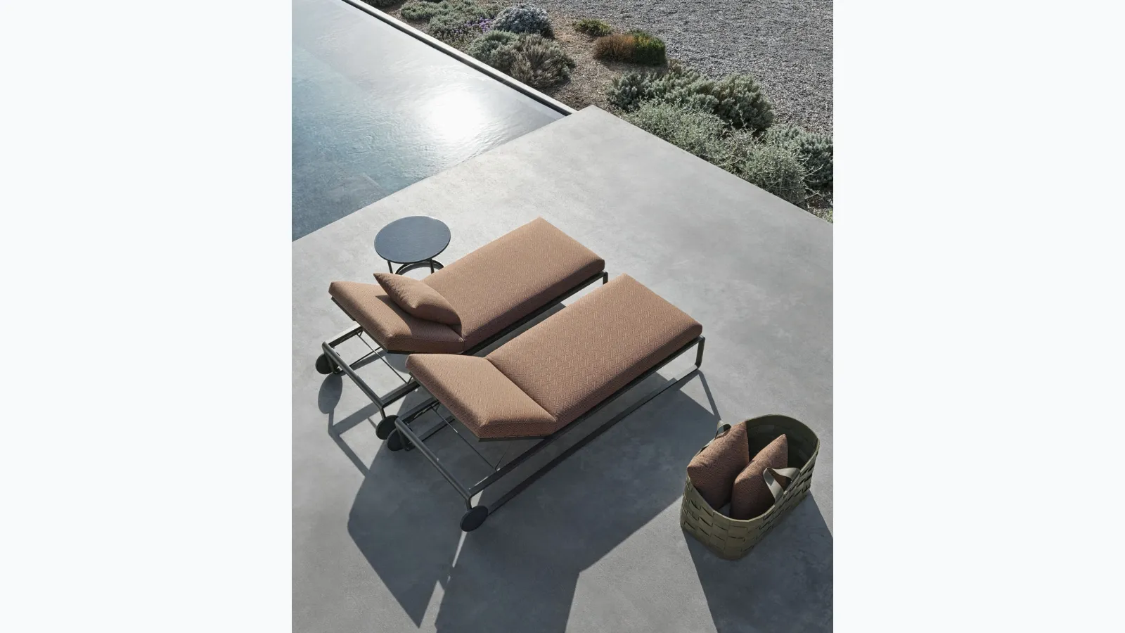 Guell bed by Molteni & C