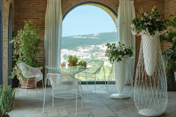 Heaven Table and Chairs by Emu